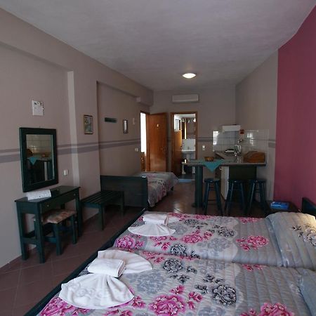 Ilias Studios Patitiri  Luaran gambar