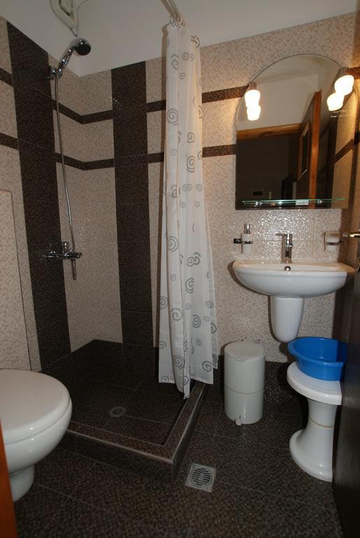 Ilias Studios Patitiri  Luaran gambar