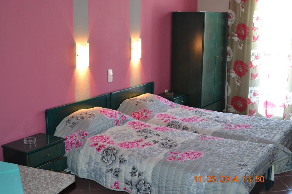 Ilias Studios Patitiri  Luaran gambar